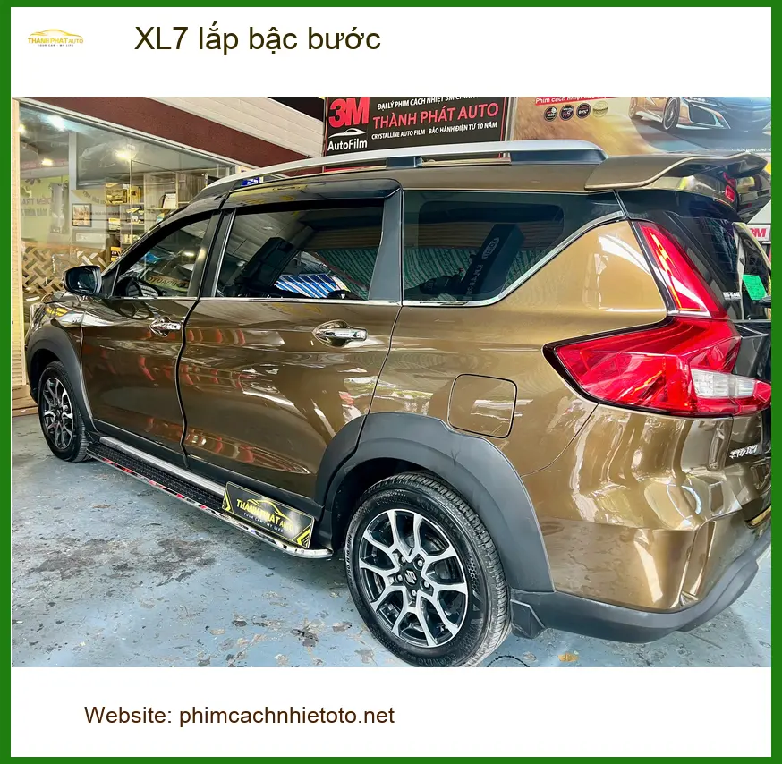 Anh Cường lắp bậc bước cho Suzuki XL7 tại Quận Thủ Đức để gia đình dễ lên xuống