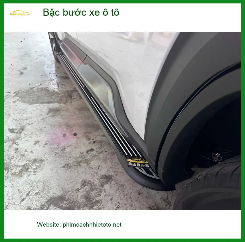 Anh Khang lắp bậc bước xe ô tô cho VinFast Lux SA an toàn hơn tại Quận 3 ảnh thực tế 5