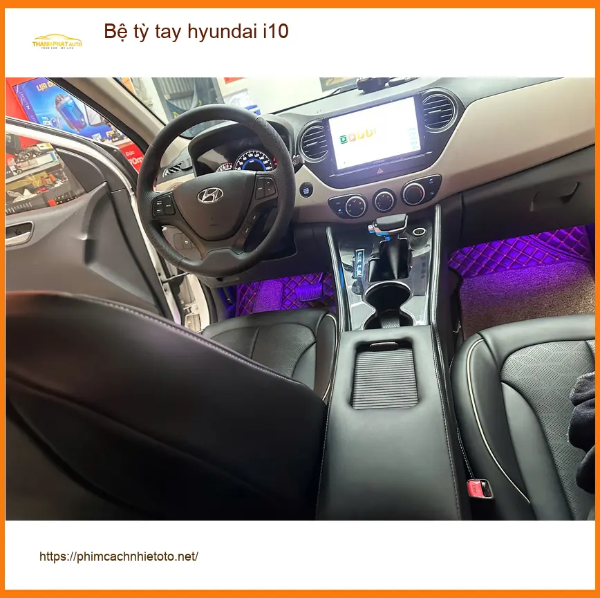 Anh Quang lắp bệ tỳ tay Hyundai i10 tại Quận 2 để lái xe thoải mái hơn ảnh thực tế 3