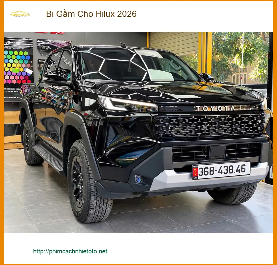 Anh Khải độ bi gầm cho Hilux 2026 tại Quận Thủ Đức để cải thiện tầm nhìn khi di chuyển đêm ảnh thực tế 2