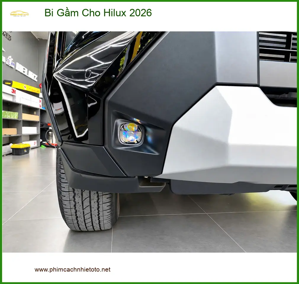 Anh Khải độ bi gầm cho Hilux 2026 tại Quận Thủ Đức để cải thiện tầm nhìn khi di chuyển đêm ảnh thực tế 3