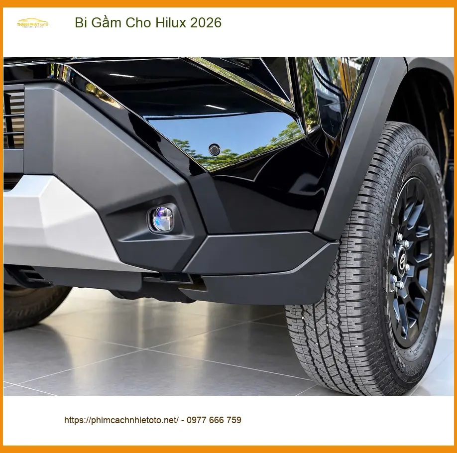 Anh Khải độ bi gầm cho Hilux 2026 tại Quận Thủ Đức để cải thiện tầm nhìn khi di chuyển đêm ảnh thực tế 4