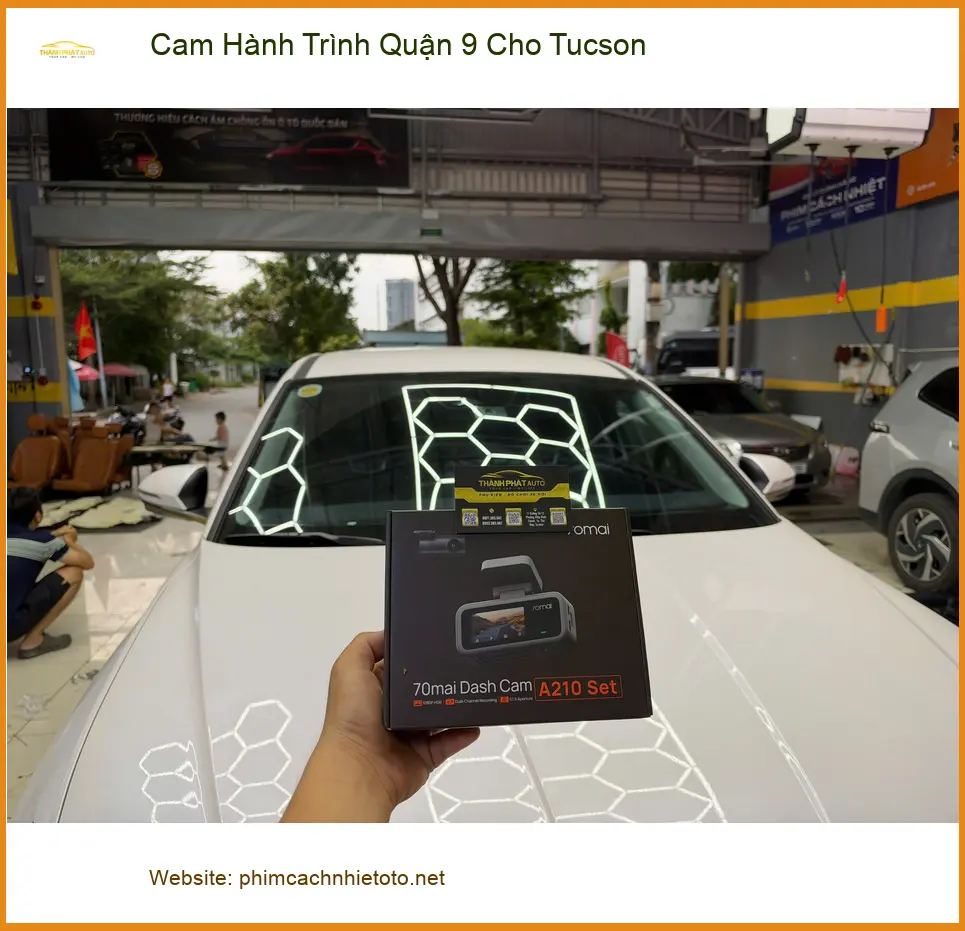 Anh Khải lắp camera hành trình cho Hyundai Tucson tại Quận 9 để an tâm di chuyển đường xa