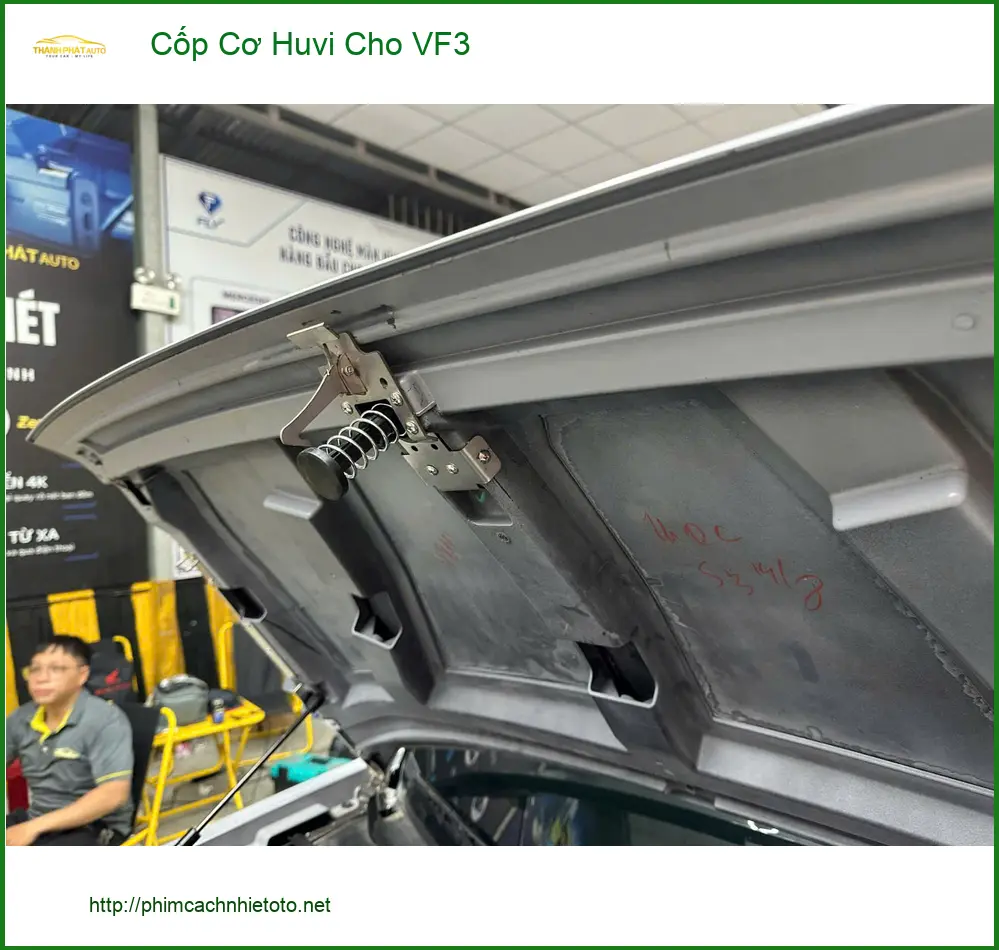 Anh Đăng lắp Cốp Cơ Huvi cho VF3 tại Quận 12 uy tín để mở cốp nhẹ nhàng ảnh thực tế 3