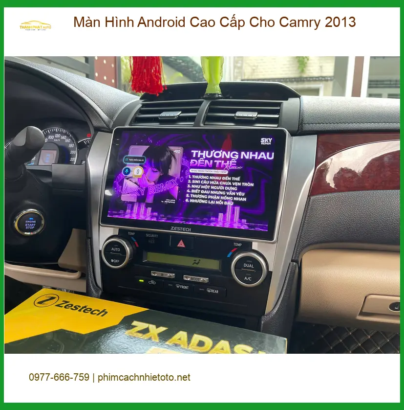 Cô Chi lắp màn hình Android cao cấp cho Camry 2013 tại Quận 9 để xem bản đồ tiện hơn