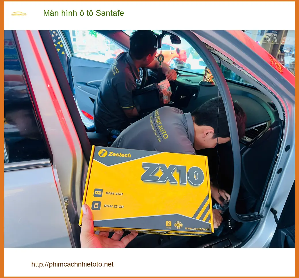 Chú Tùng lắp màn hình ô tô Santafe tại Quận Tân Bình để lái xe an toàn hơn