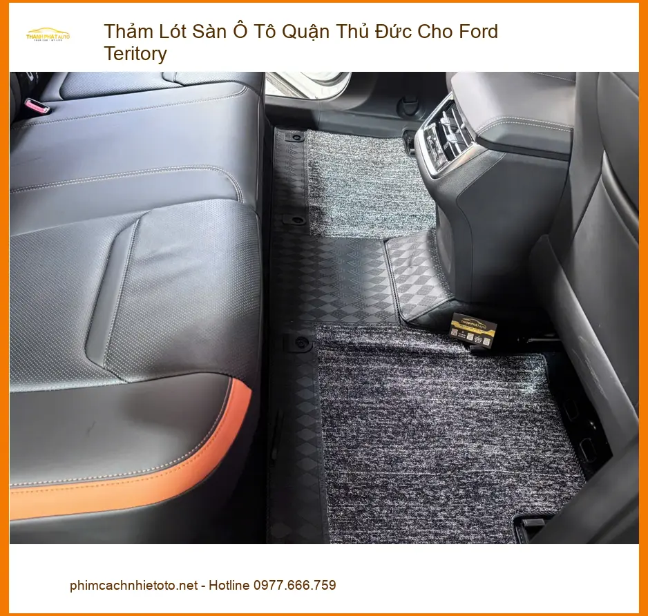 Anh Tùng lắp thảm lót sàn ô tô Ford Territory tại Thủ Đức chuẩn xe sang